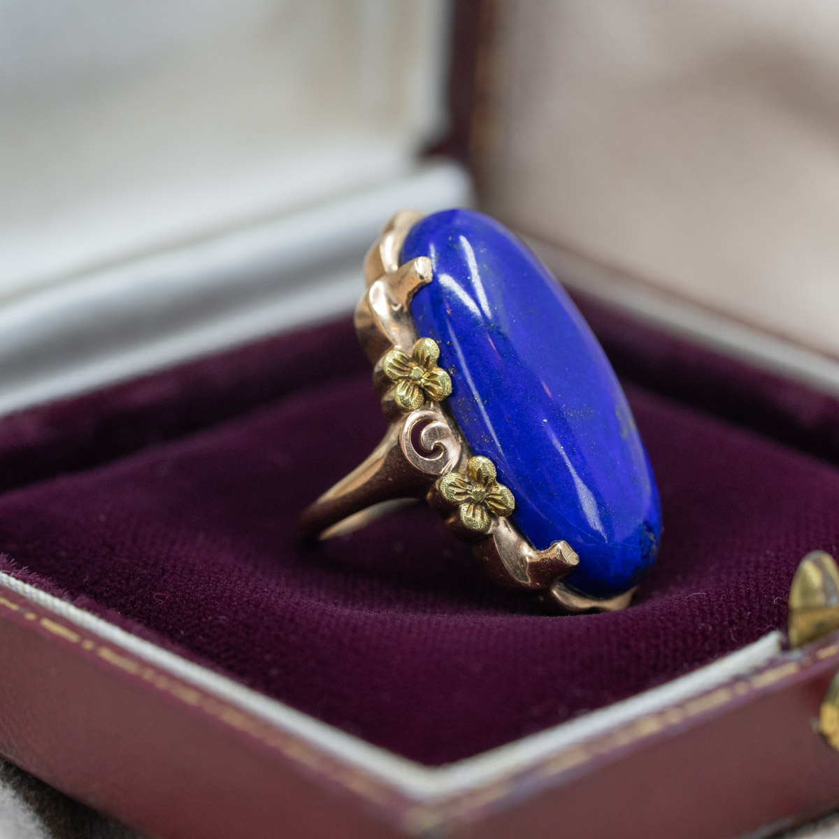 Antique Lapis Oval & Floral Detailed Ring