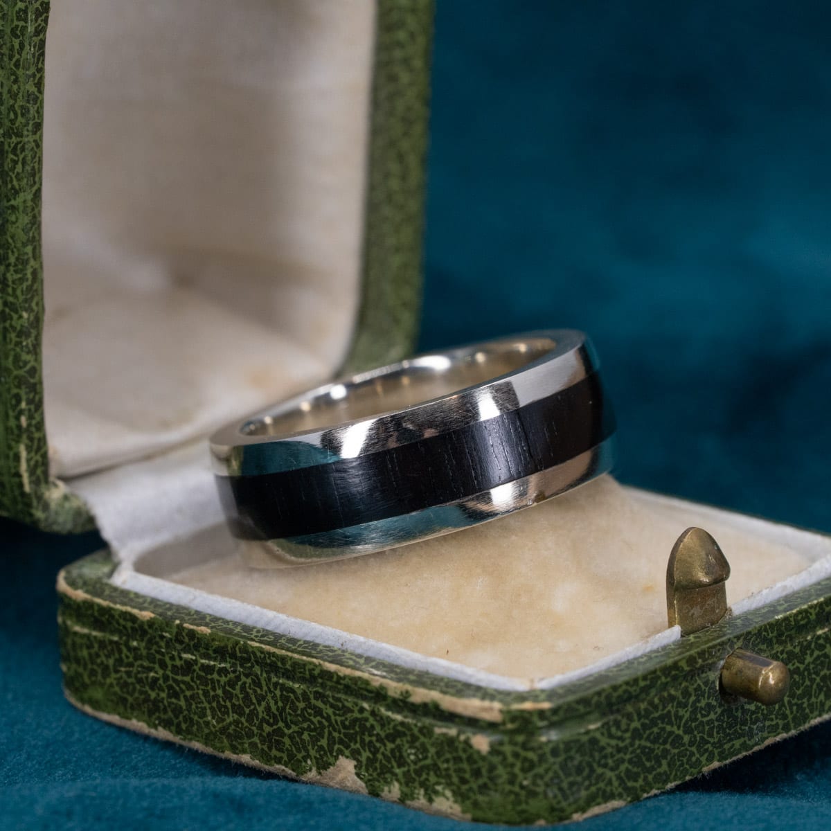 Ebony & Gold Band