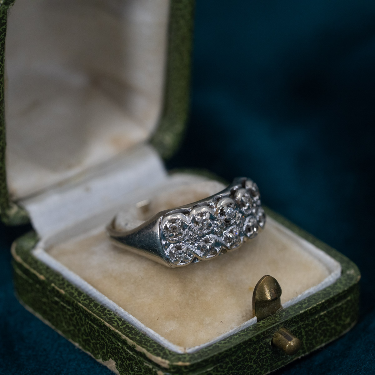 14-Diamond Scrolling Band